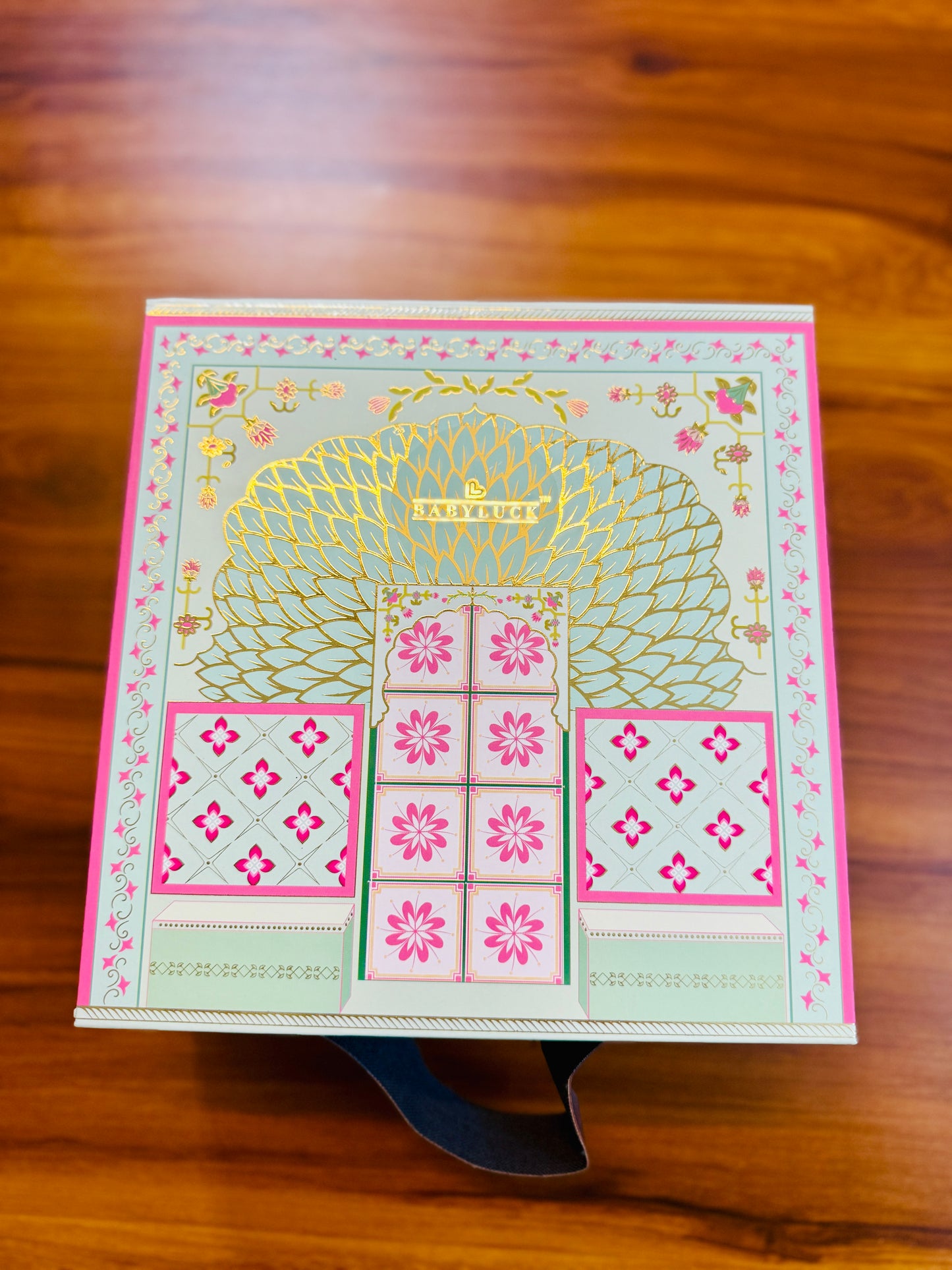 Premium & Luxury Gift Box for Newborns by Babyluck™ - 2000