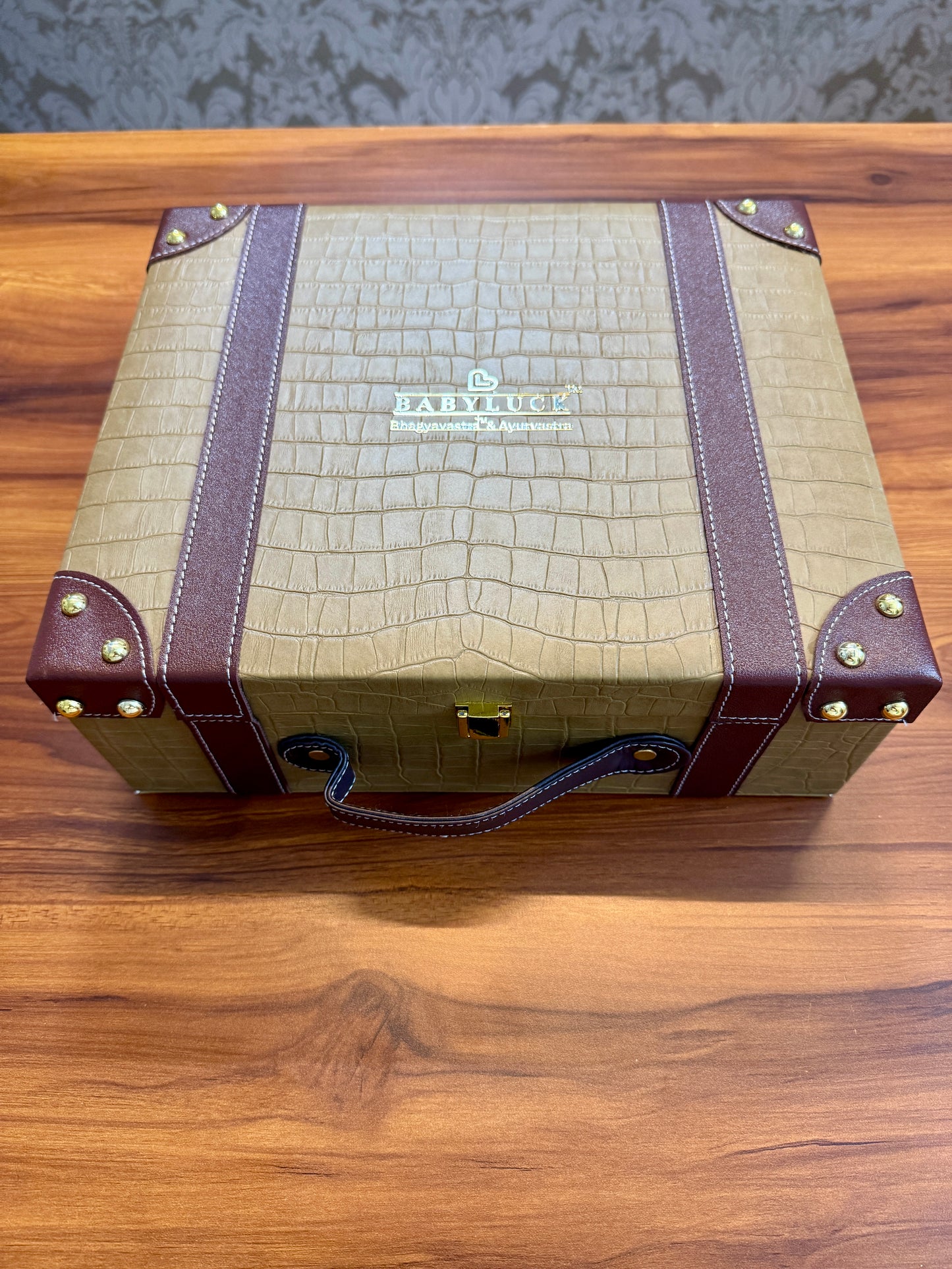 Premium & Luxury Gift Box for Newborns by Babyluck™ - 5000