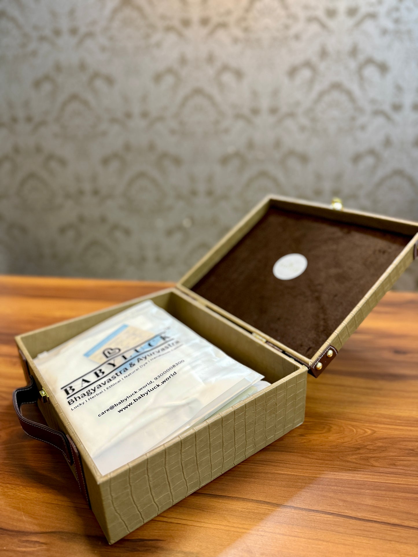 Premium & Luxury Gift Box for Newborns by Babyluck™ - 5000