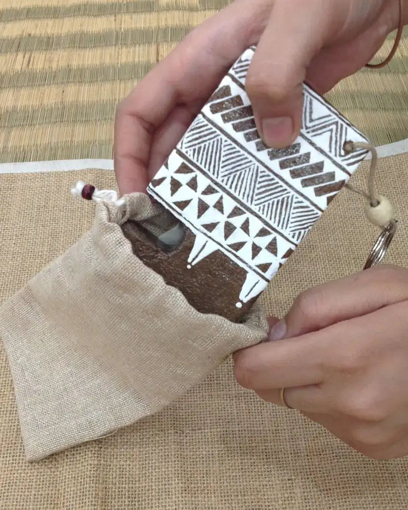 Cow-dung Mobile Stand